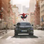 BMW se une a Spider-Man en una emocionante colaboración cinematográfica que transforma la experiencia de conducción.